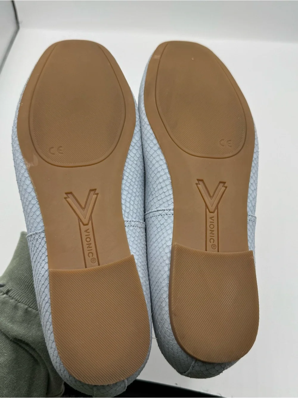 Vionic Women's Orinda 2, Sky Blue Textured Nubuck Flats Size 8.5 comfort work
